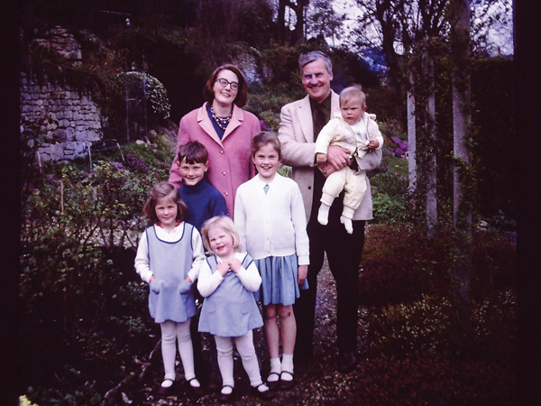 Cladingbowl, his parents and siblings in England, 1965