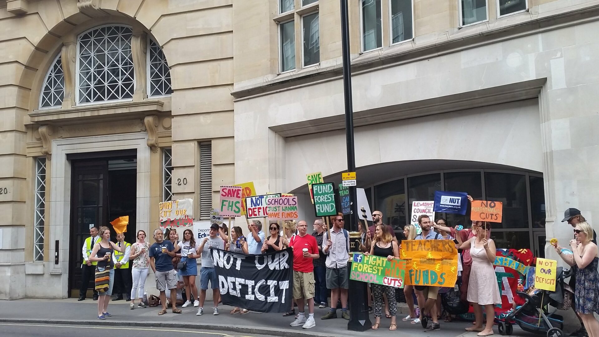 NUT staff at London school strike on picket line outside DfE