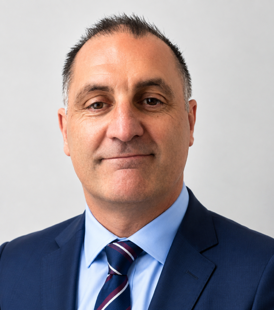 Headshot of Simon Cox