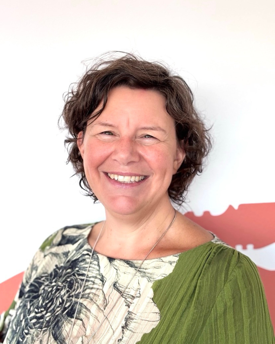 Headshot of Liz Robinson