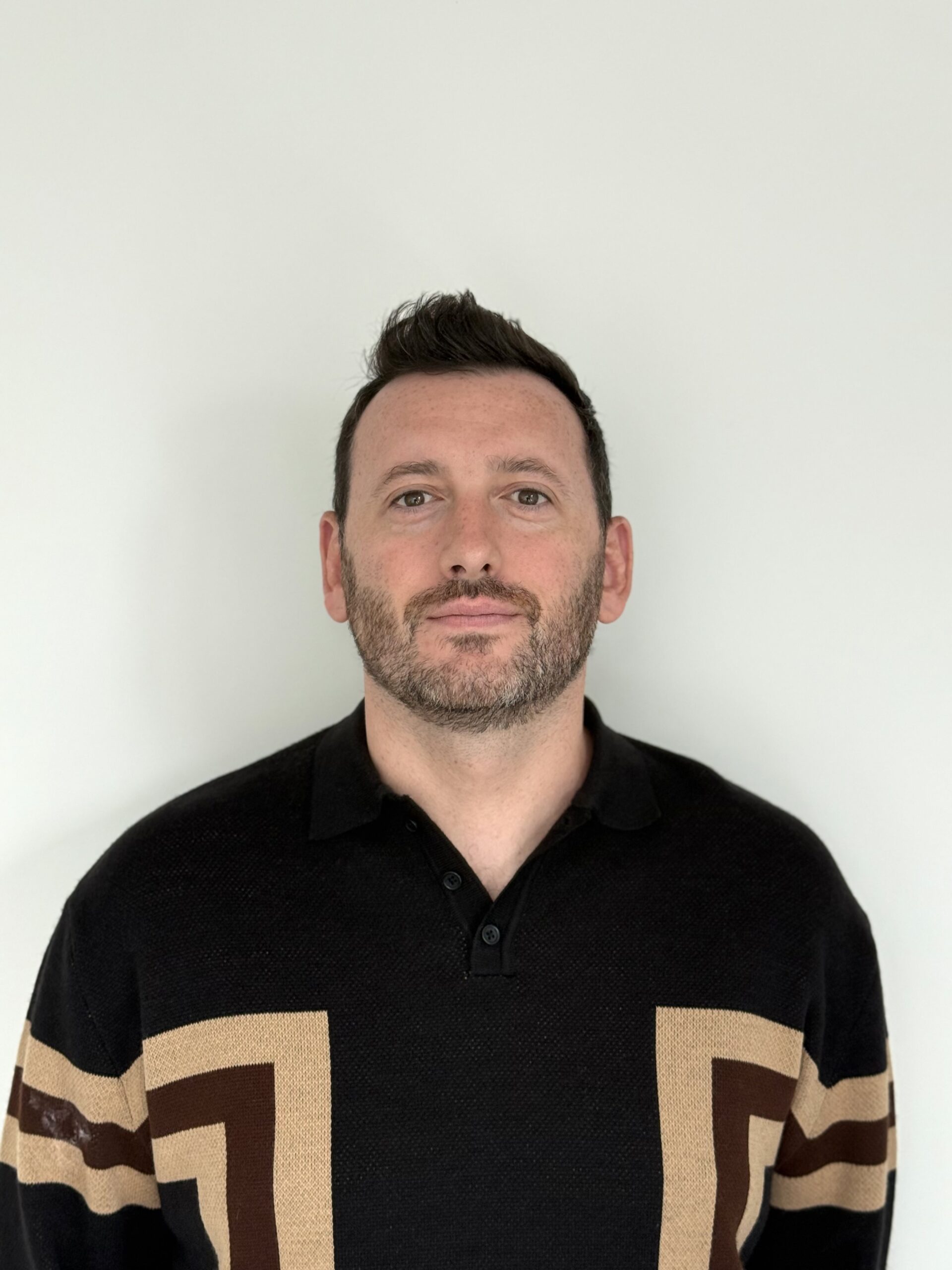 Headshot of Aaron Hussey